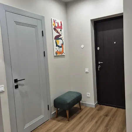 біля оперного театру Apartman Lviv